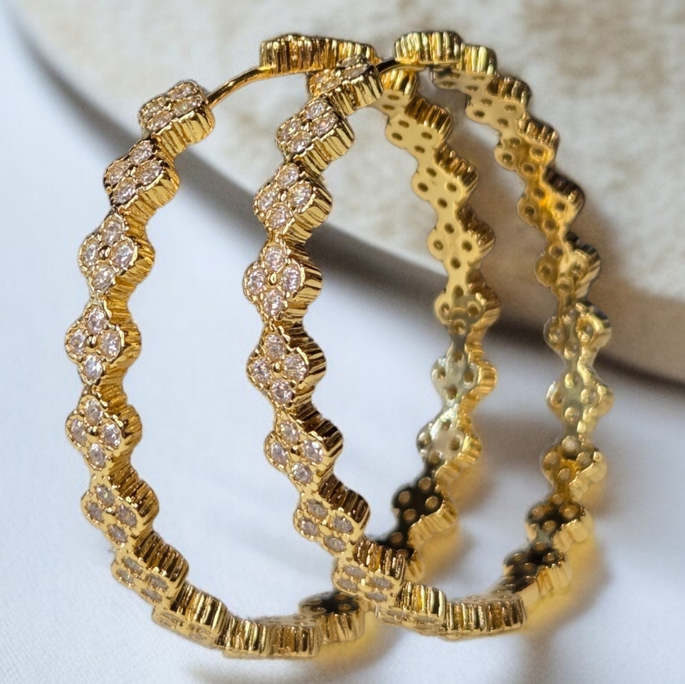 18k Gold Plated Clover Zircon Crystal Hoop Earrings - Picture 4 of 4